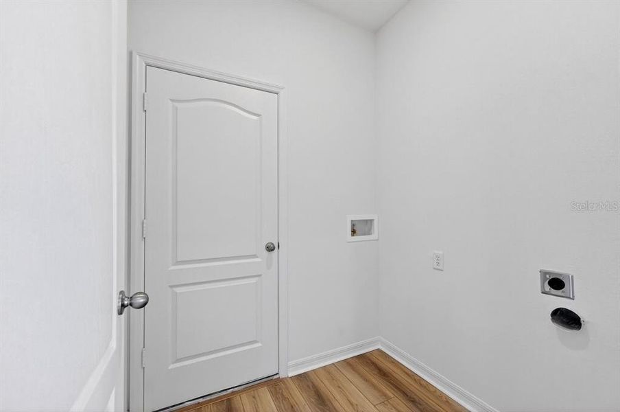 Spacious, unfurnished interior of a new home in , Deltona (Image 18).