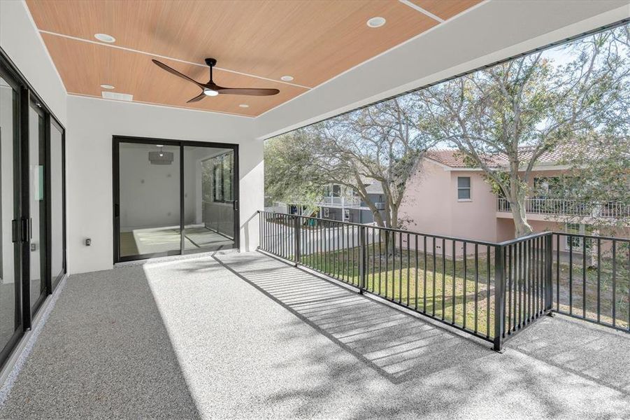 Exterior details and patio area of a home in , St. Petersburg (Image 27).