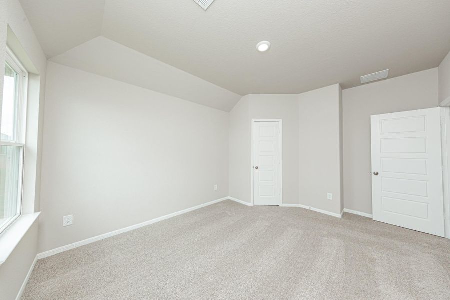 Spacious, unfurnished interior of a new home in River Ranch, Dayton (Image 14).