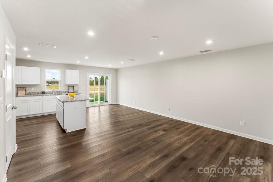 Spacious, unfurnished interior of a new home in Bear Park, Hickory (Image 18).