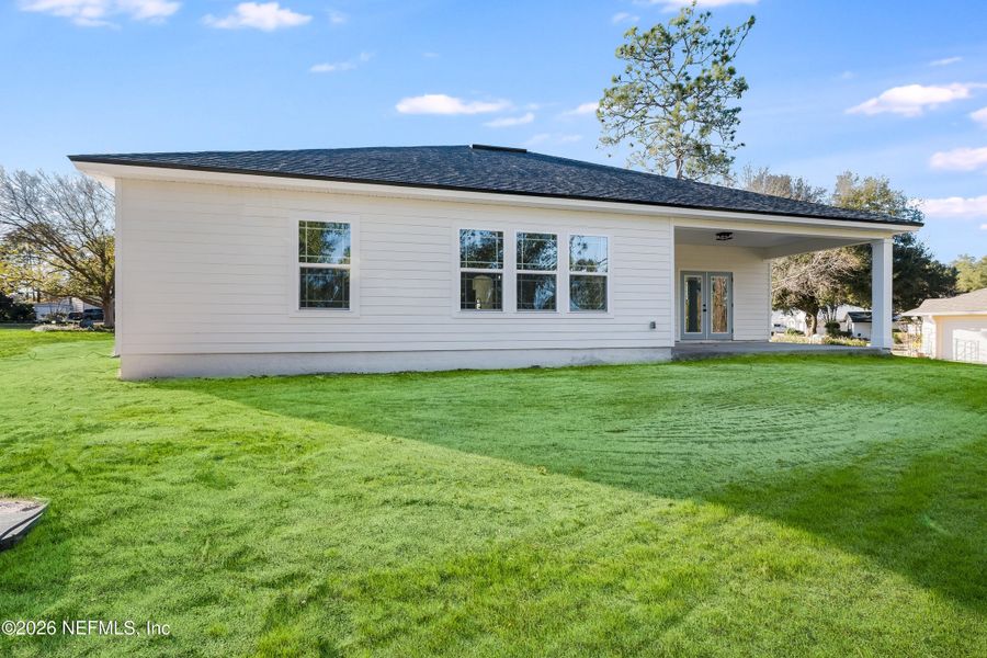 Exterior details and patio area of a home in , Keystone Heights (Image 3).