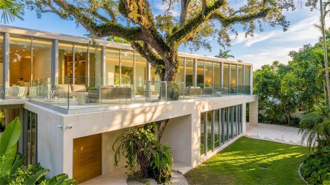 Exterior details and patio area of a home in , Miami (Image 21).