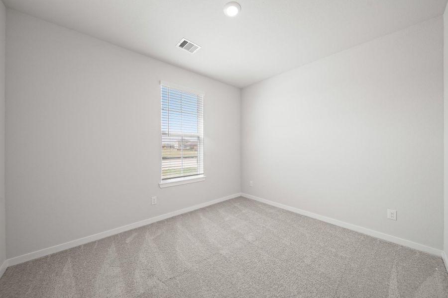 Spacious, unfurnished interior of a new home in Sunterra Lakes, Brookshire (Image 19).