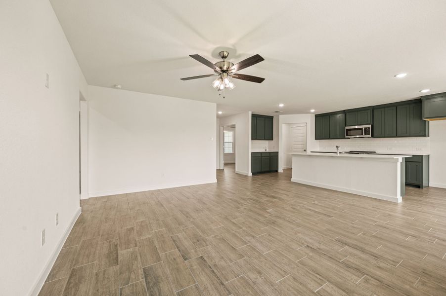 Spacious, unfurnished interior of a new home in Gatlin Ranch, Springtown (Image 17).
