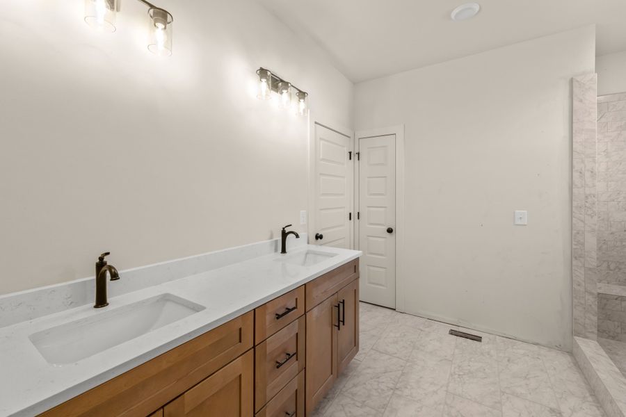 Furnished interior view inside a new home in Cambria, White House (Image 7).