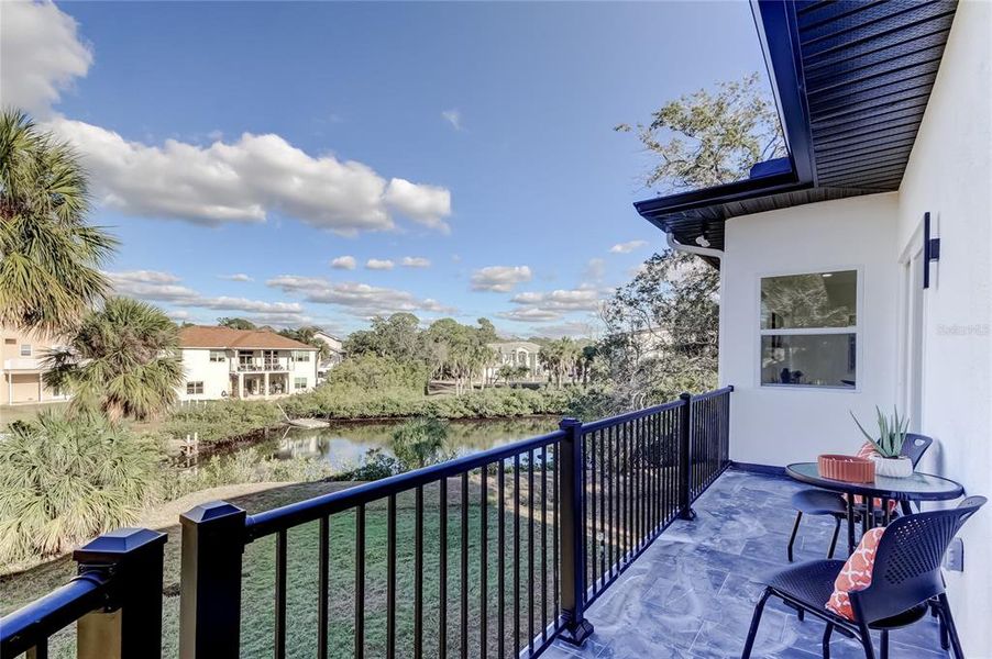 Exterior details and patio area of a home in , New Port Richey (Image 3).