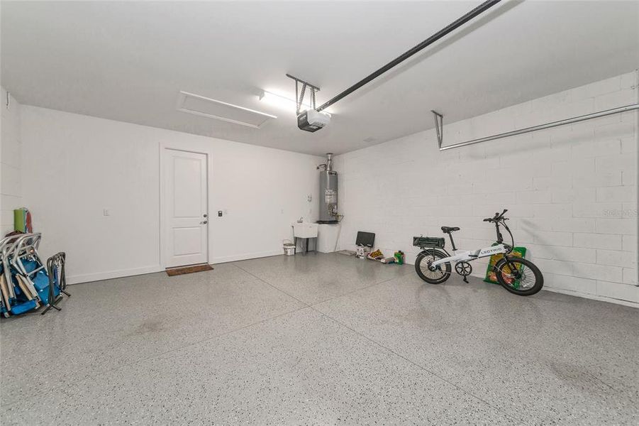 Spacious, unfurnished interior of a new home in , Englewood (Image 24).