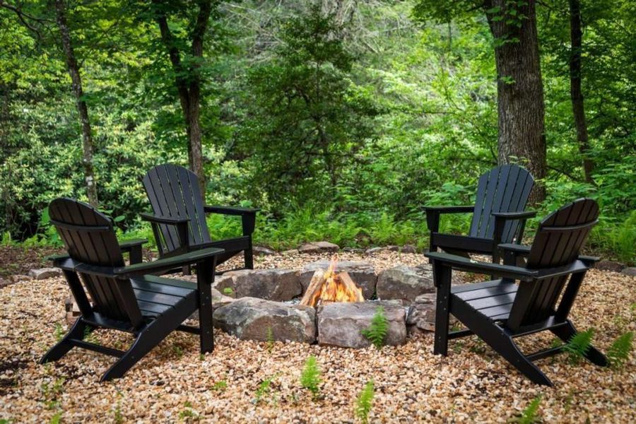 Community amenities in , McCaysville (Image 32).