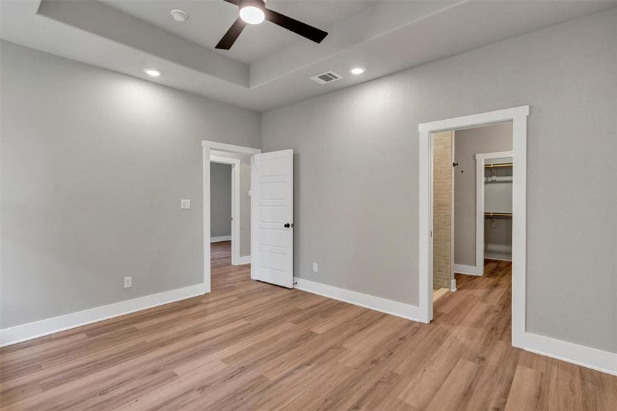 Spacious, unfurnished interior of a new home in , Granbury (Image 25).