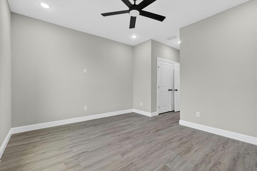 Spacious, unfurnished interior of a new home in , Grand Prairie (Image 30).