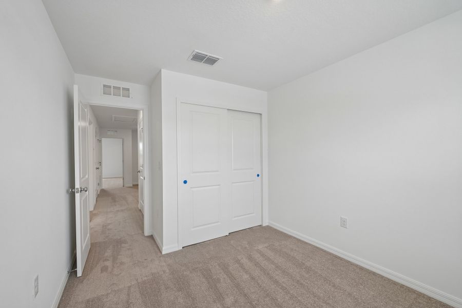 Spacious, unfurnished interior of a new home in Skye Ranch Community Group Page, Sarasota (Image 18).