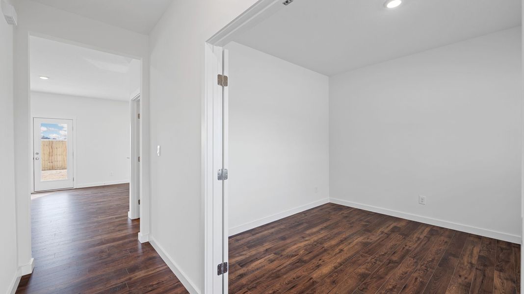 Spacious, unfurnished interior of a new home in The Cove at Thrasher Landing, Hixson (Image 9).