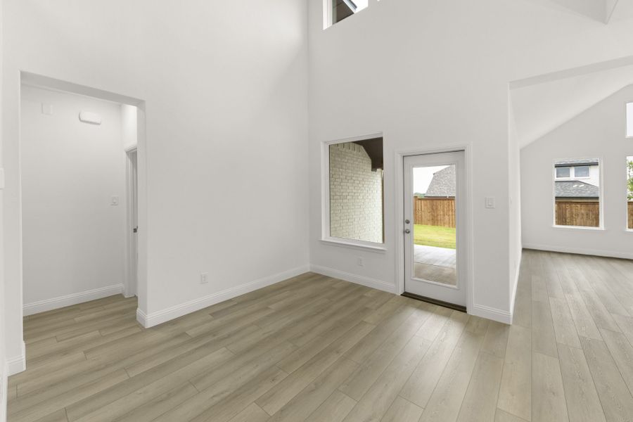 Spacious, unfurnished interior of a new home in Creekview Meadows, Pilot Point (Image 15).
