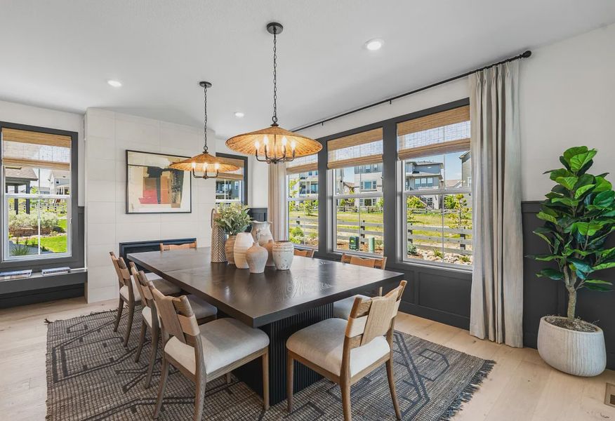 Pemberly Model Dining - 5 of 28