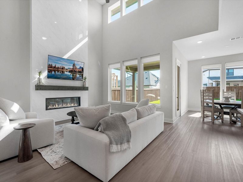 Absolutely stunning floor to ceiling fireplace Absolutely stunning floor to ceiling fireplace