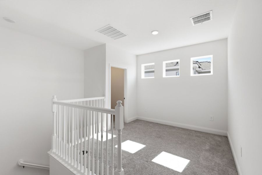 Spacious, unfurnished interior of a new home in Tamarack at Two Rivers, Zephyrhills (Image 16).