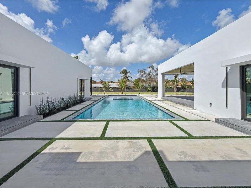 Exterior details and patio area of a home in , Miami (Image 24).