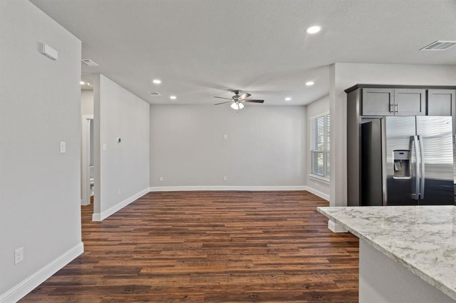Spacious, unfurnished interior of a new home in , Weatherford (Image 22).