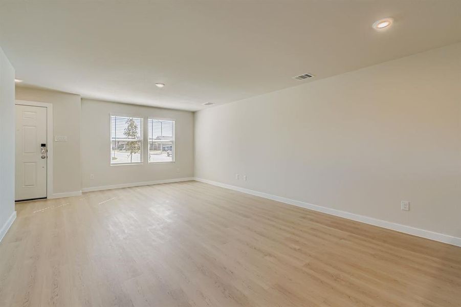 Spacious, unfurnished interior of a new home in Middlefield Village, Dallas (Image 15).