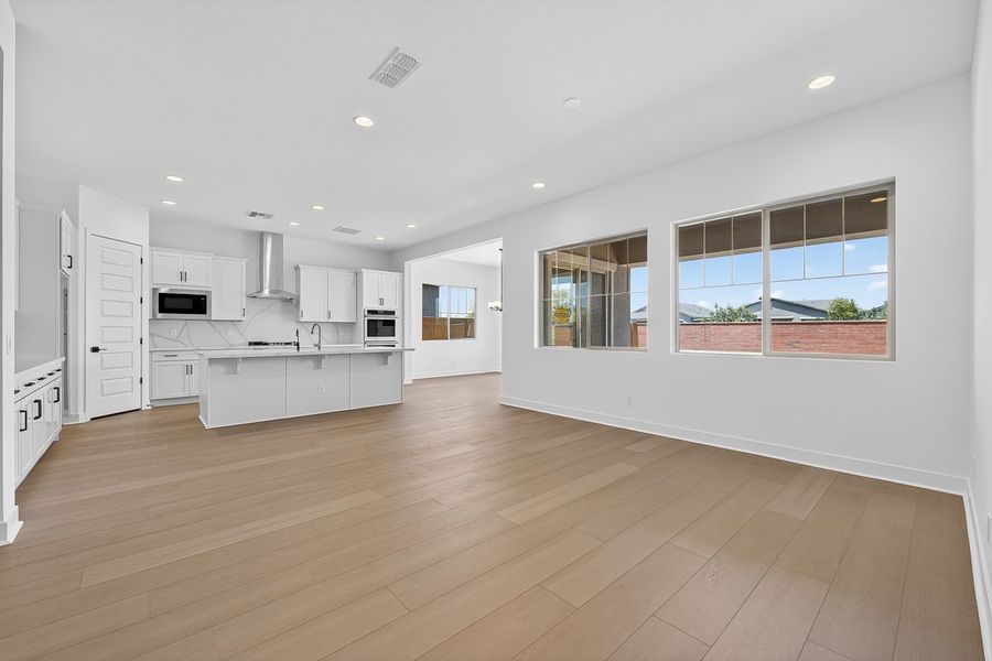 Spacious, unfurnished interior of a new home in Ellsworth Ranch, Queen Creek (Image 17).