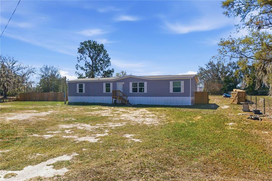Exterior details and patio area of a home in , Fort Meade (Image 20).