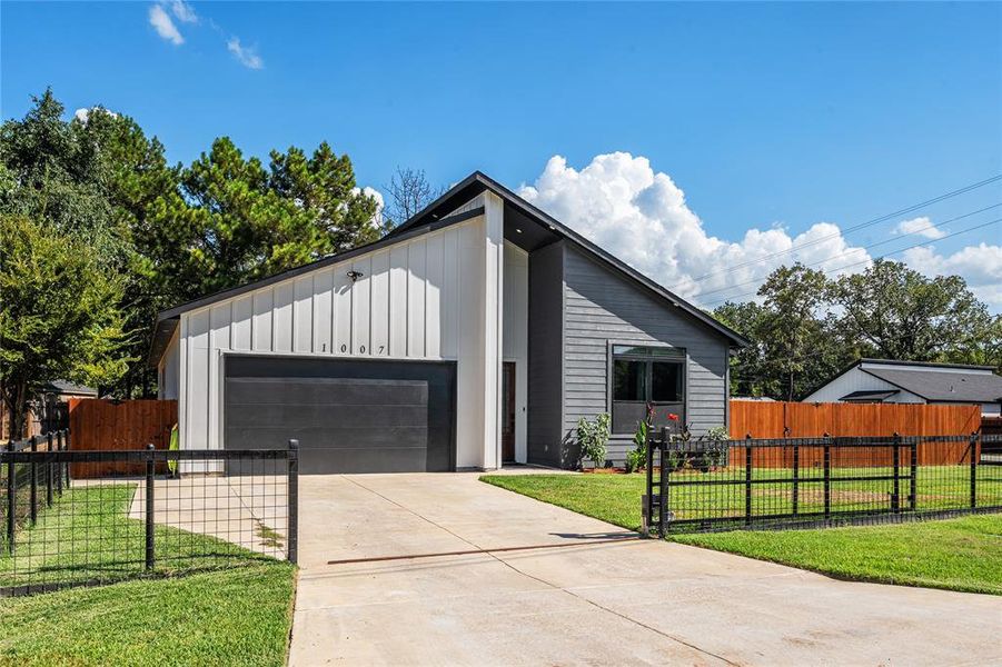Front exterior of a new home in , Tool, TX, highlighting curb appeal (Image 21). Front exterior of a new home in , Tool, TX, highlighting curb appeal (Image 21).