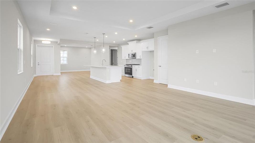 Spacious, unfurnished interior of a new home in Cresswind at Hammock Oaks, Lady Lake (Image 53).