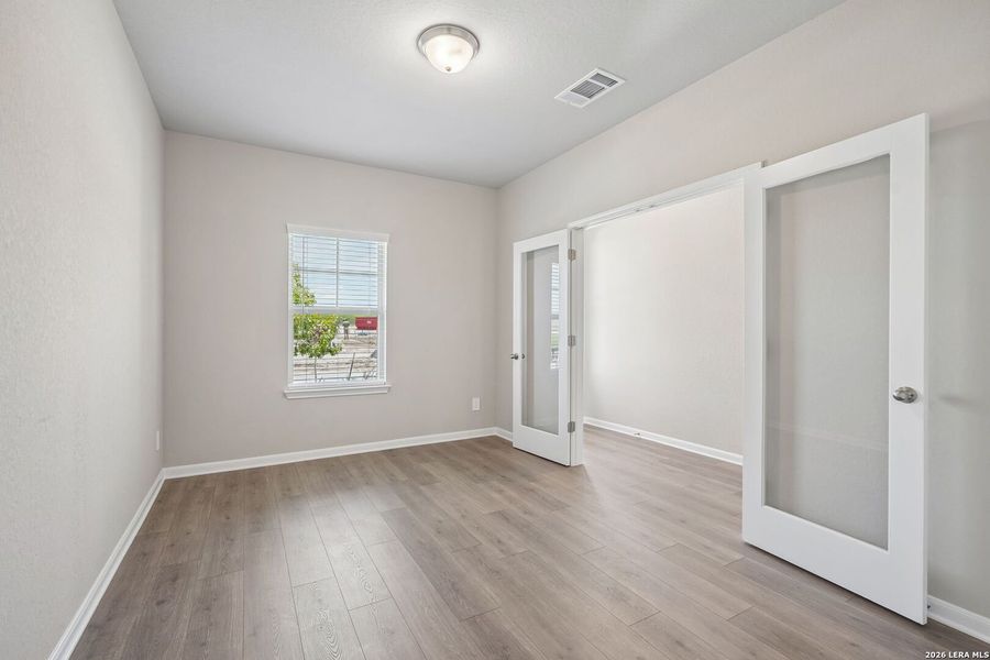 Spacious, unfurnished interior of a new home in Remington Ranch, San Antonio (Image 33).
