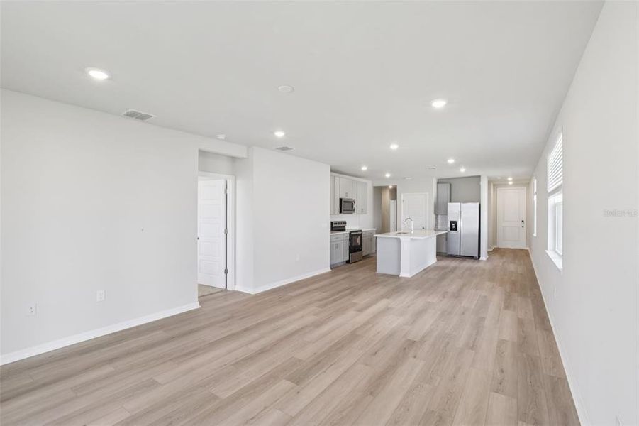 Spacious, unfurnished interior of a new home in Crescent Lakes - Premier Series, Punta Gorda (Image 15).