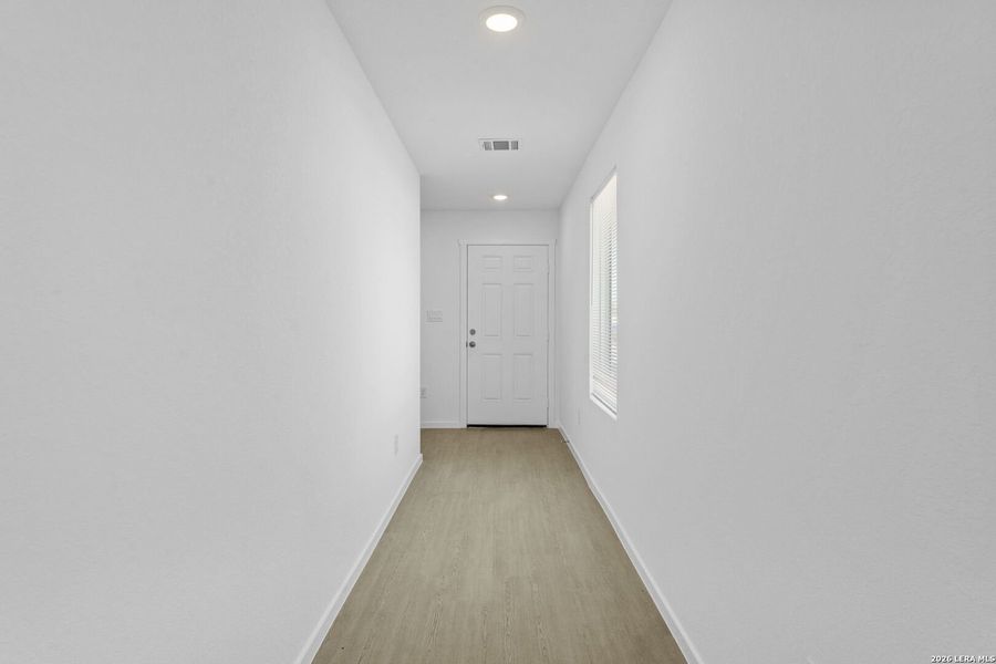 Spacious, unfurnished interior of a new home in Spring Grove, St. Hedwig (Image 32).