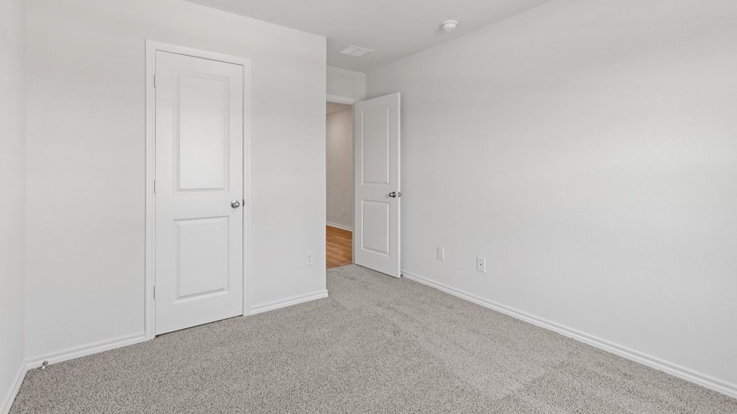 Spacious, unfurnished interior of a new home in Saddlebrook, Waxahachie (Image 27).