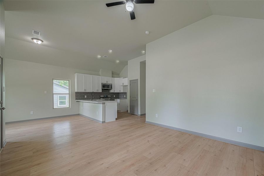 Spacious, unfurnished interior of a new home in , Baytown (Image 27). Spacious, unfurnished interior of a new home in , Baytown (Image 27).