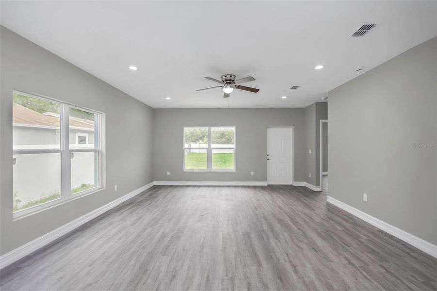 Spacious, unfurnished interior of a new home in , Tampa (Image 36).