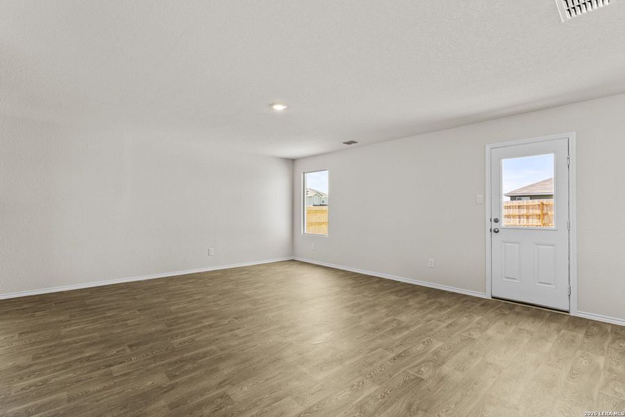 Spacious, unfurnished interior of a new home in Swenson Heights, Seguin (Image 32).