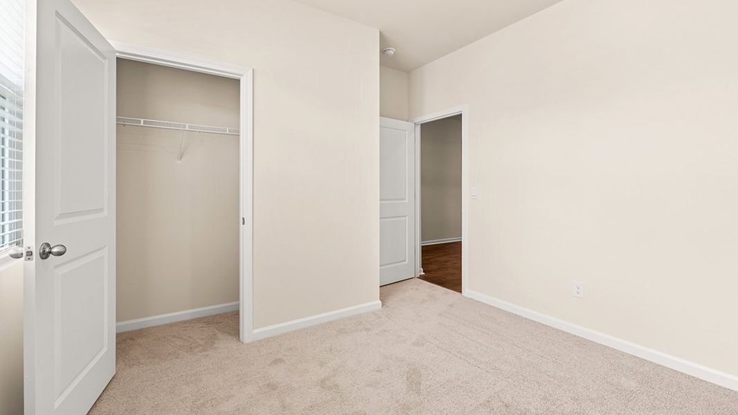 Spacious, unfurnished interior of a new home in Highland Hills, Graniteville (Image 18).