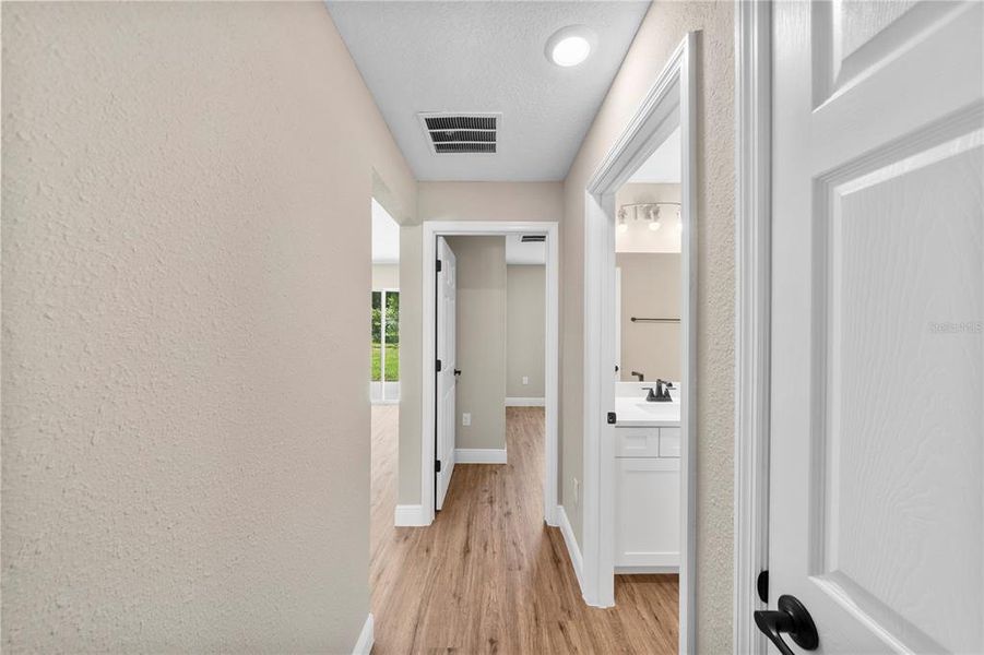 Spacious, unfurnished interior of a new home in , Ocala (Image 38).