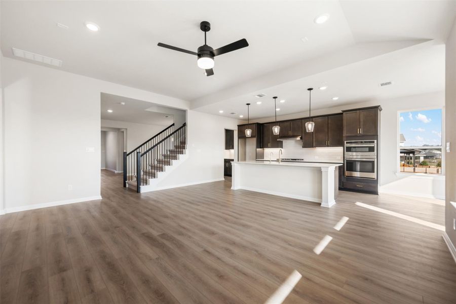 Representative images and renderings are for illustrative purposes. Actual structural options and design finished of home may vary.
