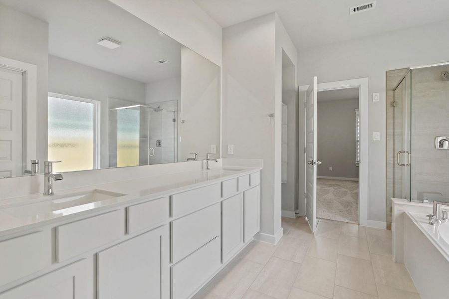 Furnished interior view inside a new home in Briarwood Crossing, Rosenberg (Image 7). Furnished interior view inside a new home in Briarwood Crossing, Rosenberg (Image 7).