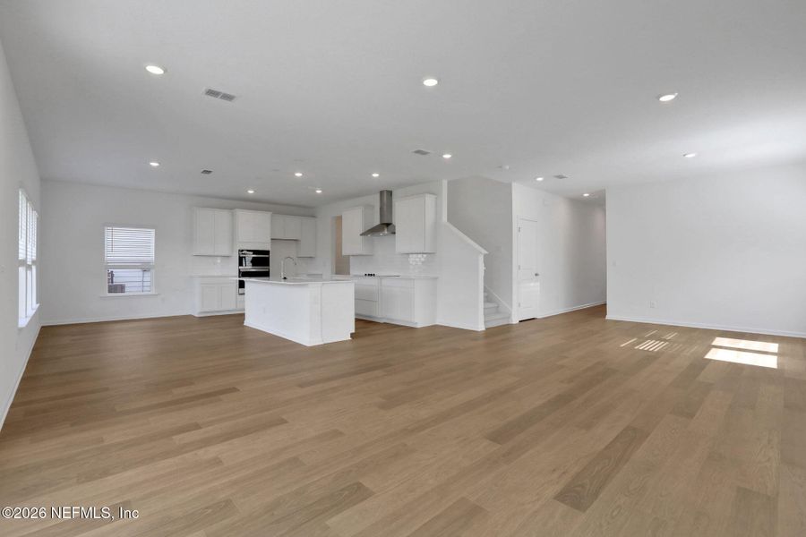 Spacious, unfurnished interior of a new home in Hyland Trail, Green Cove Springs (Image 47).
