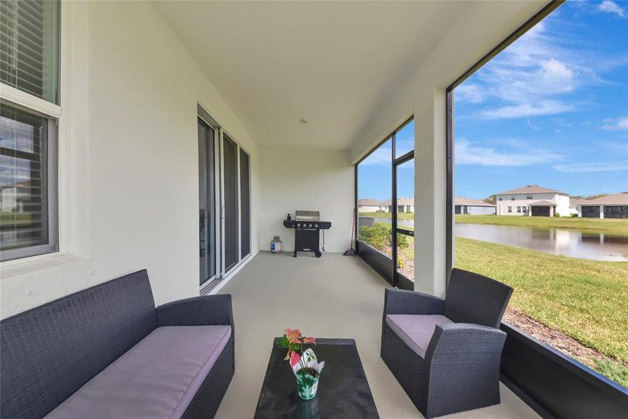 Exterior details and patio area of a home in Coddington, Bradenton (Image 28).
