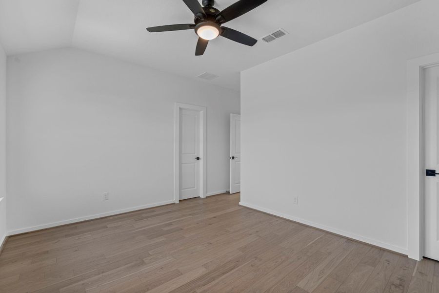 Spacious, unfurnished interior of a new home in Harvest Green - Final Opportunities, Richmond (Image 18).