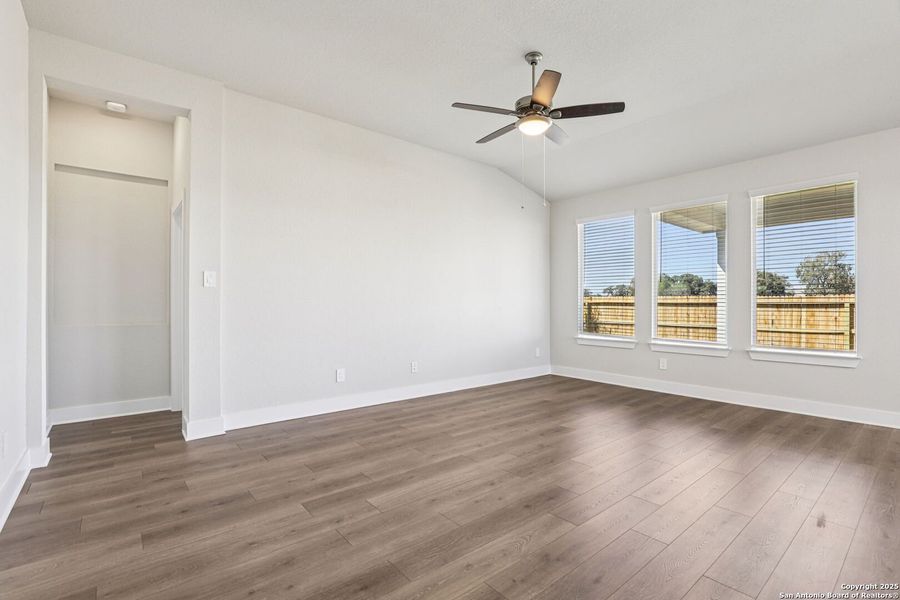 Spacious, unfurnished interior of a new home in Carmel Ranch, Schertz (Image 33).