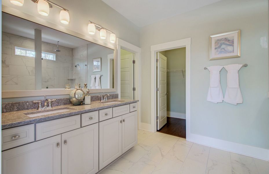 Owner's Bathroom Owner's Bathroom