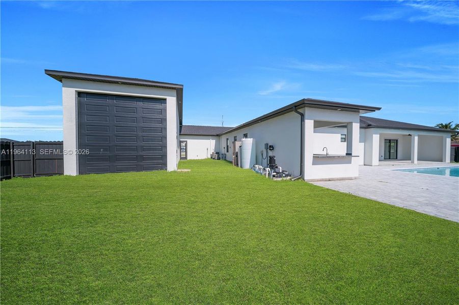 Exterior details and patio area of a home in , Cape Coral (Image 31).