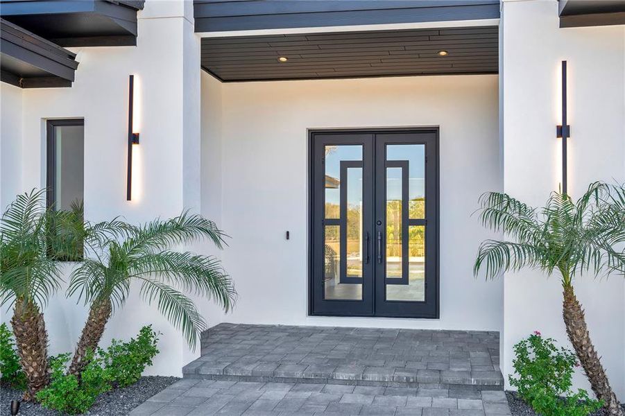 Exterior details and patio area of a home in , Orlando (Image 3).