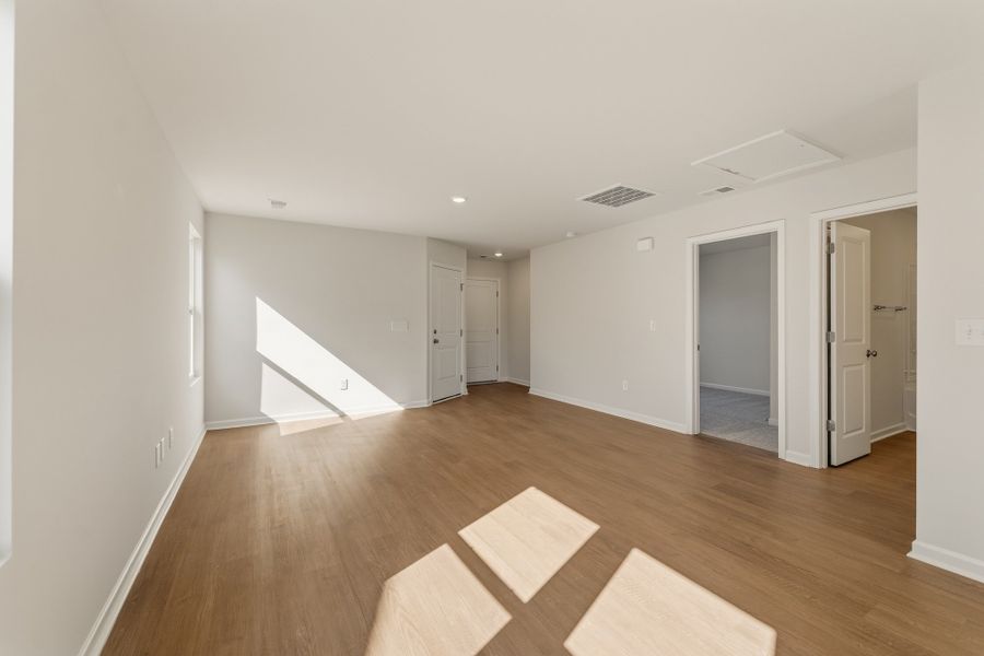 Spacious, unfurnished interior of a new home in Evergreen, Spartanburg (Image 10).