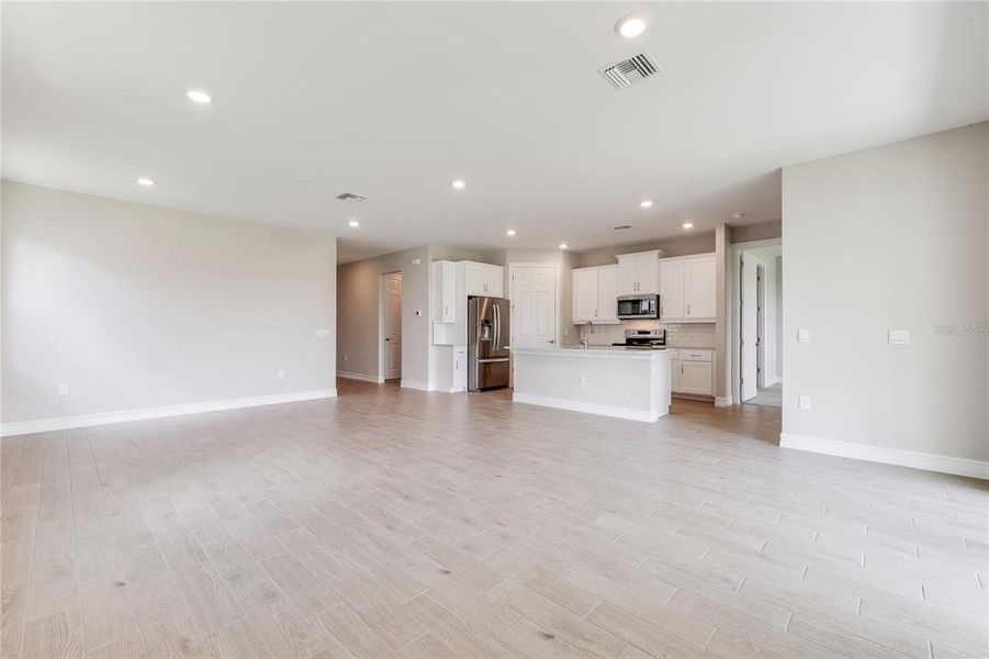 Spacious, unfurnished interior of a new home in Coral Lakes - Tradition & Express, Punta Gorda (Image 14).