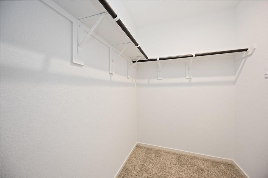 Spacious, unfurnished interior of a new home in Allison Park, Houston (Image 12).