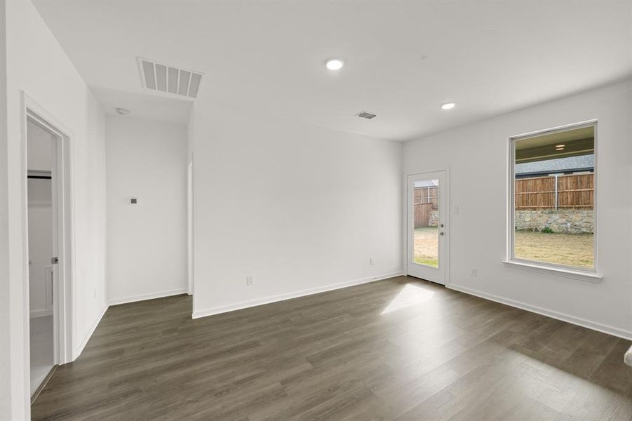 110 Honey Bee- Dining-1