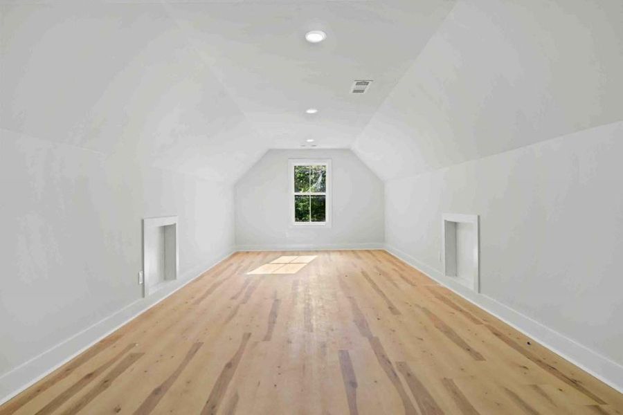 Spacious, unfurnished interior of a new home in , Jackson (Image 16).